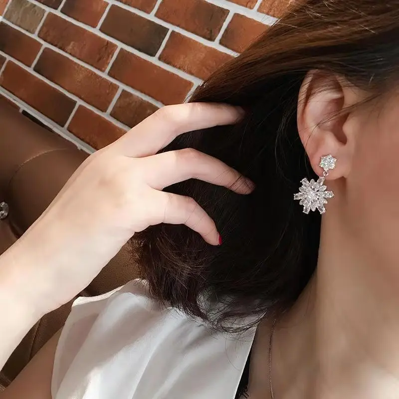 

Fashion Korean Version 3 AAA High-End Zircon 925 Silver Earrings New Sparkling Flowers Ladies Jewelry Gifts Free Shipping