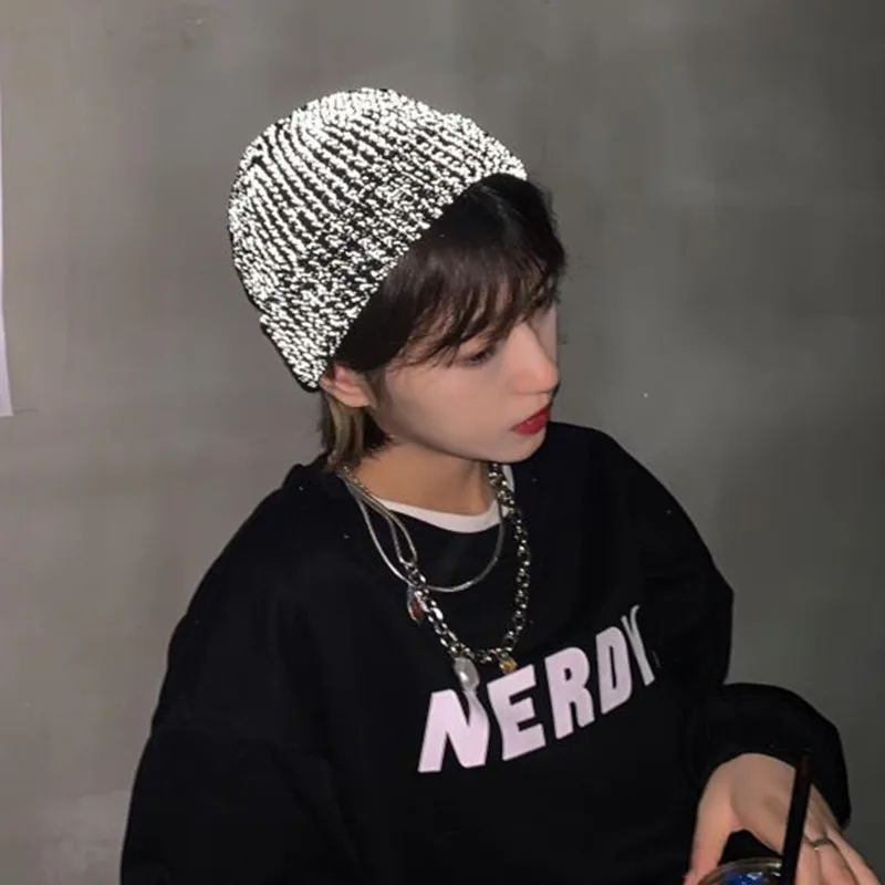 

Lighting Reflective Sympony Sparkling Chic Hat Hip Hop Yuppie Cool Skate Hat Winter Skating Hat Hip Hop Music Festvial Beanie
