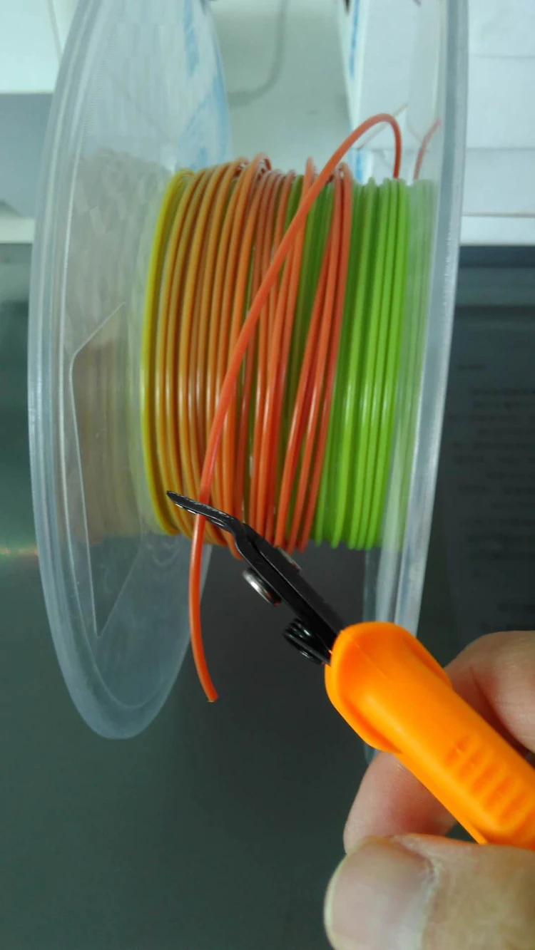 Инструмент для 3D-принтера прочный и без повреждений. Острые плоскогубцы клещи