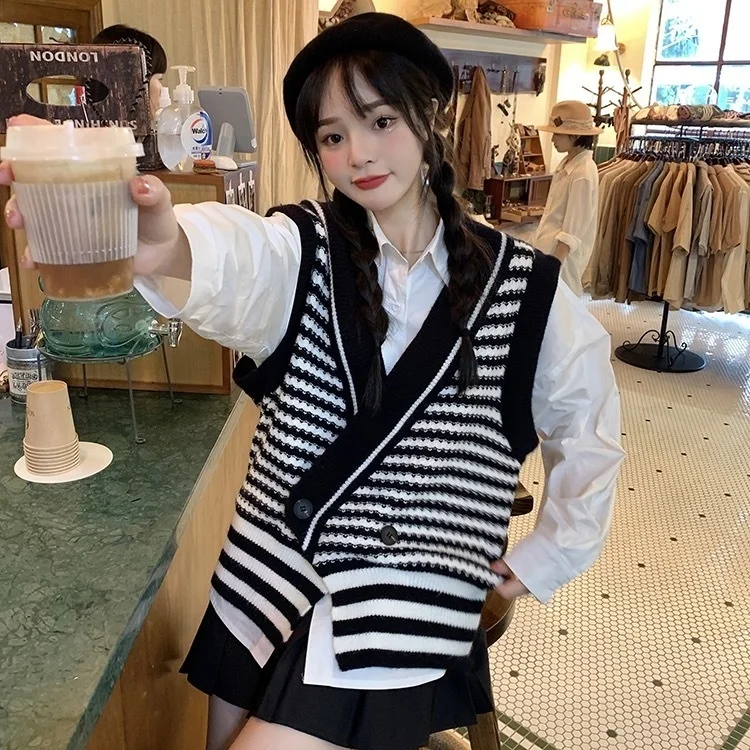 

2021 New Early Autumn Top Design Striped Knitted