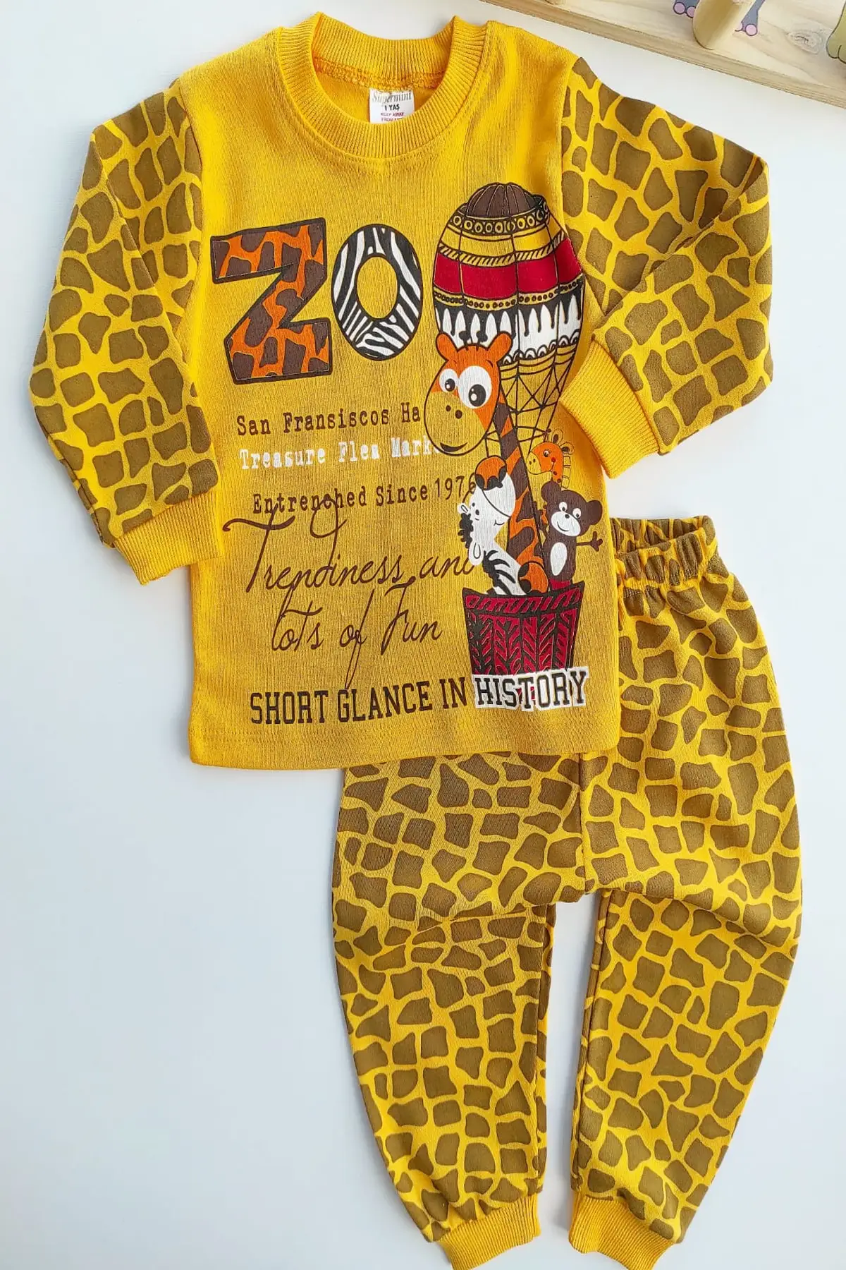 

Cute animals soft 2 pcs suit printed cotton yellow V neck baby suits clothing