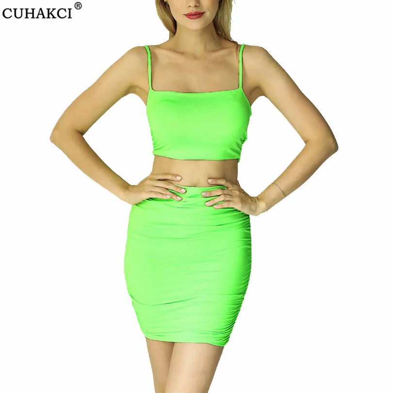 

Комплект из топа и юбки-карандаша на тонких бретельках