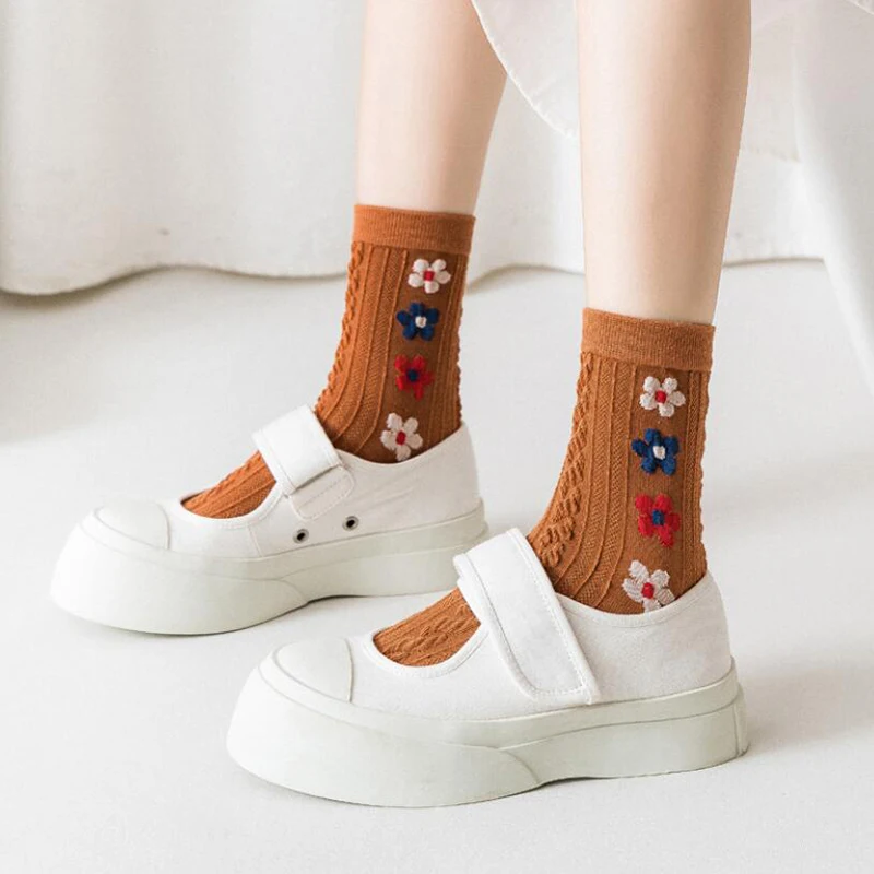 

Cute Flowers Socks Cotton Women Harajuku Japanese Casual Winter Female Kawaii Girl Mid Tube Socks Vintage Floral Fashion Long