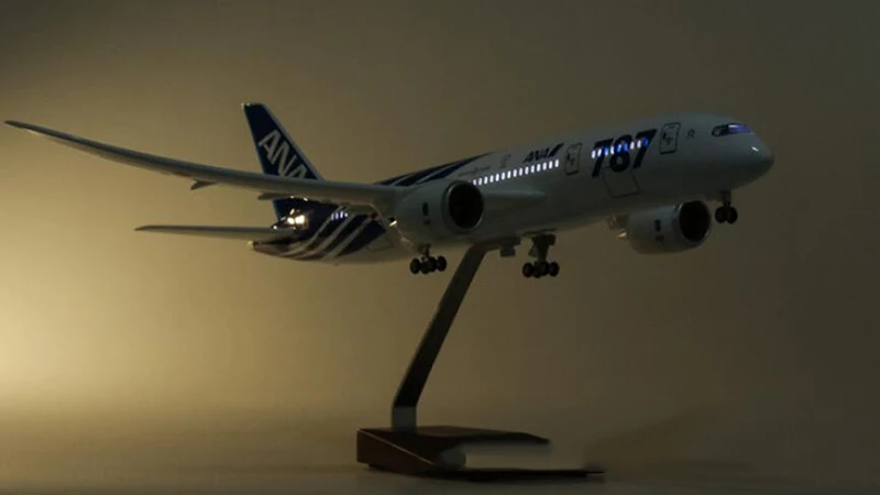 Модель самолета в масштабе 1/130 47 см Боинг B787 Dreamliner японская модель с