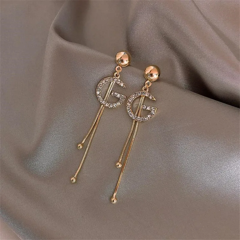 Роскошные серьги и вышитой буквой G кисточкой имитация свадебные туфли с