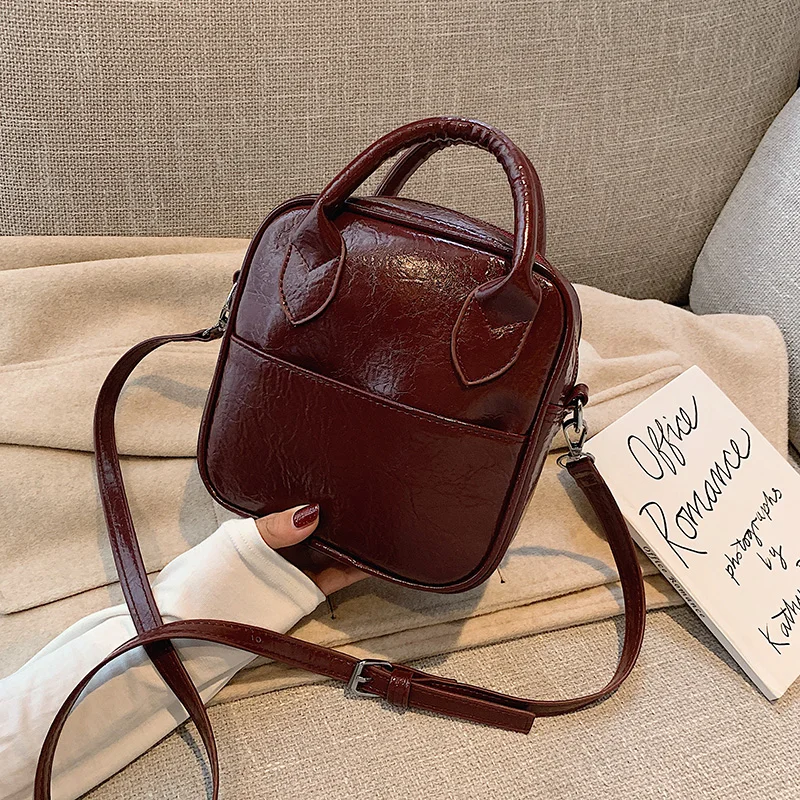 Женская сумка мессенджер из искусственной кожи однотонная маленькая через плечо