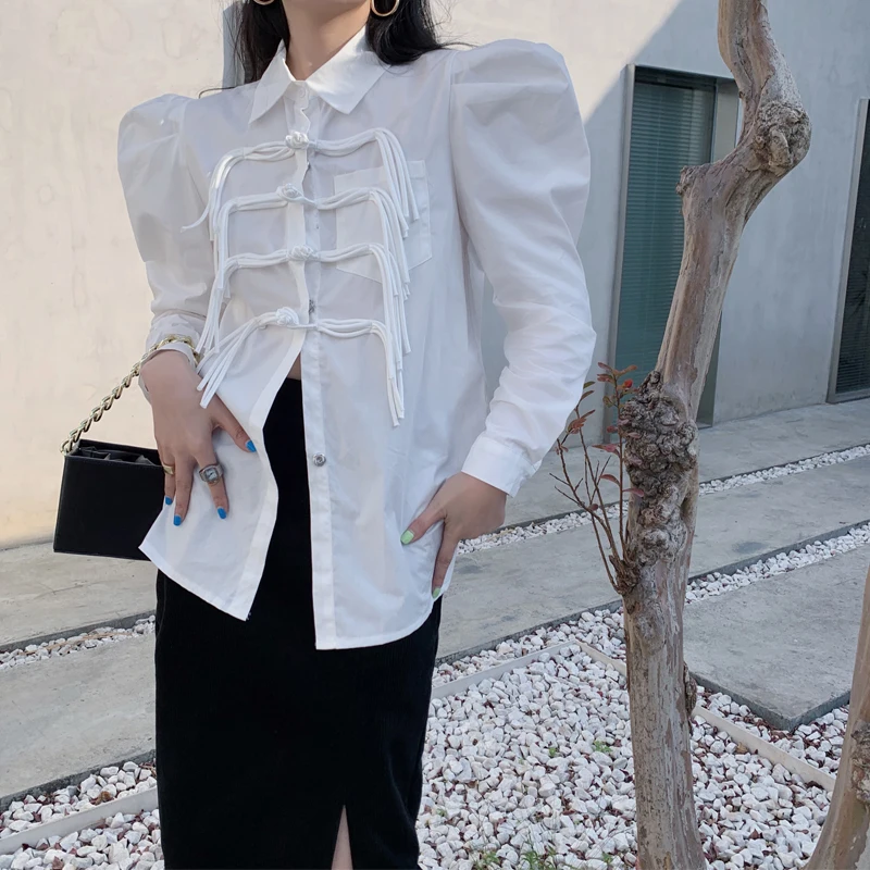 

3 Colors Fashion Loose Shirt Women 2022 Spring New Vintage Buckle Tassel Puff Sleeve Blouses Female European Niche Tops