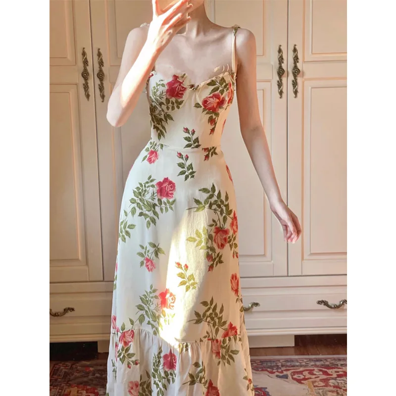 

2021 early spring French suspender dress design sense small goddess temperament slim skirt fairy super Sen series