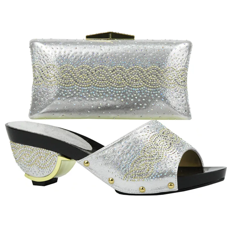 Комплект из обуви и сумки в африканском стиле итальянских туфель сумочки