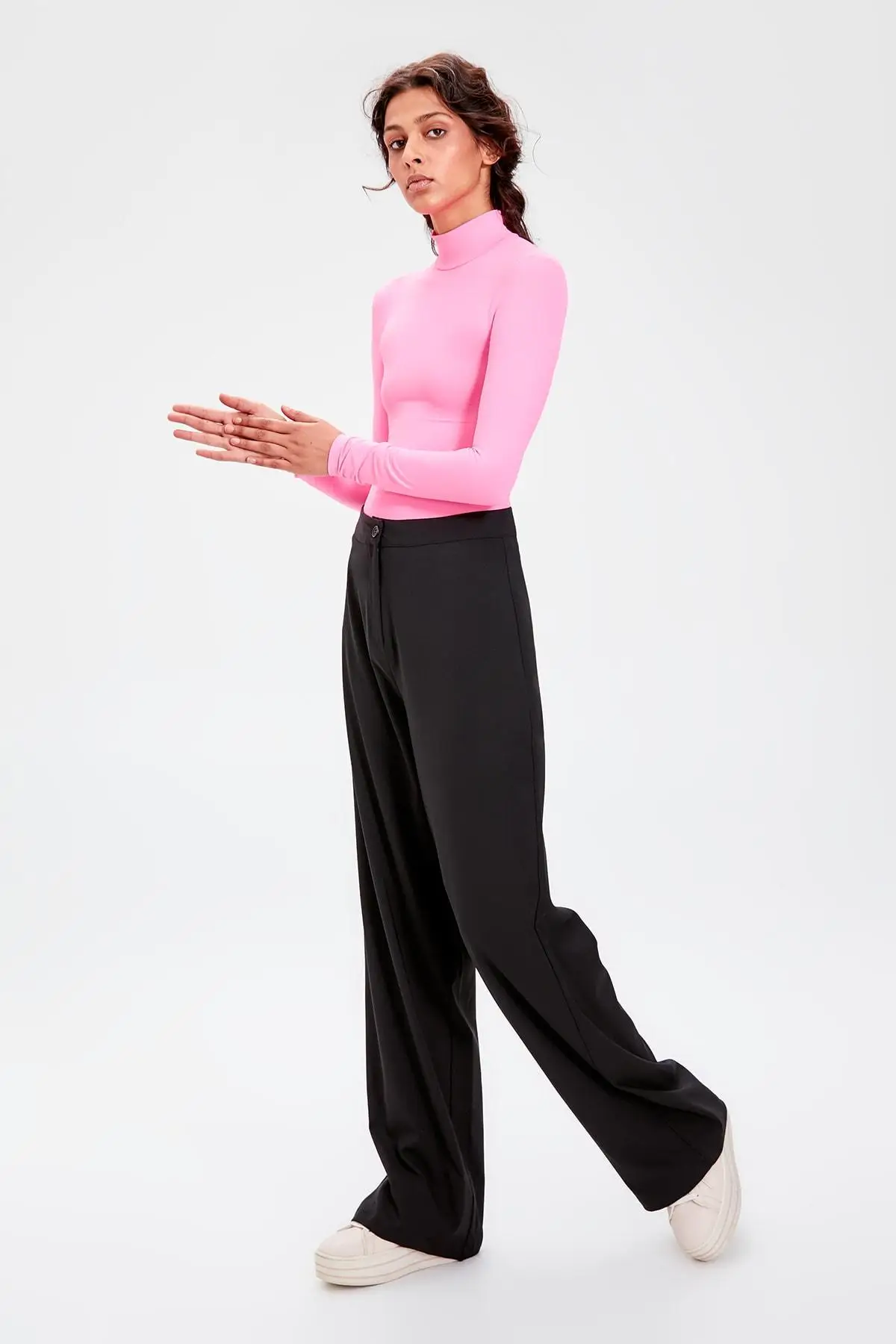 Черные расклешенные брюки Trendyol TWOAW20PL0175