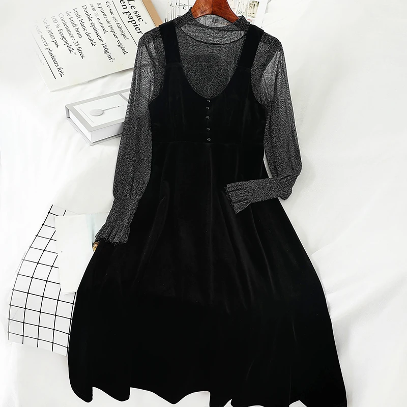 Осенне-зимняя яркая шелковая приталенная рубашка золотистого цвета бархатная