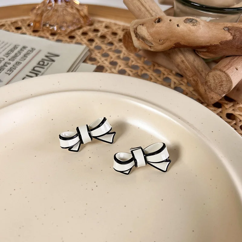

Minar Elegant Black and White Contrast Color Bowknot Dangle Earrings for Women Cross Knotted Drop Earring Simple French Jewelry