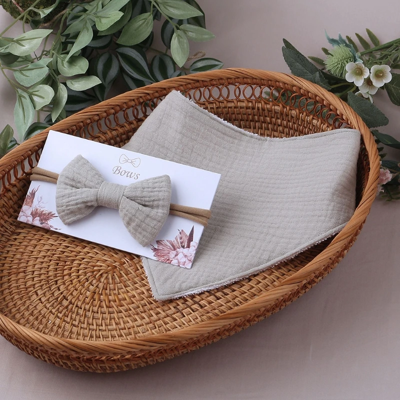

45BF 2Pcs Baby Girls Elastic Bow Headband Saliva Towel Set Bowknot Hair Band Bib Kit