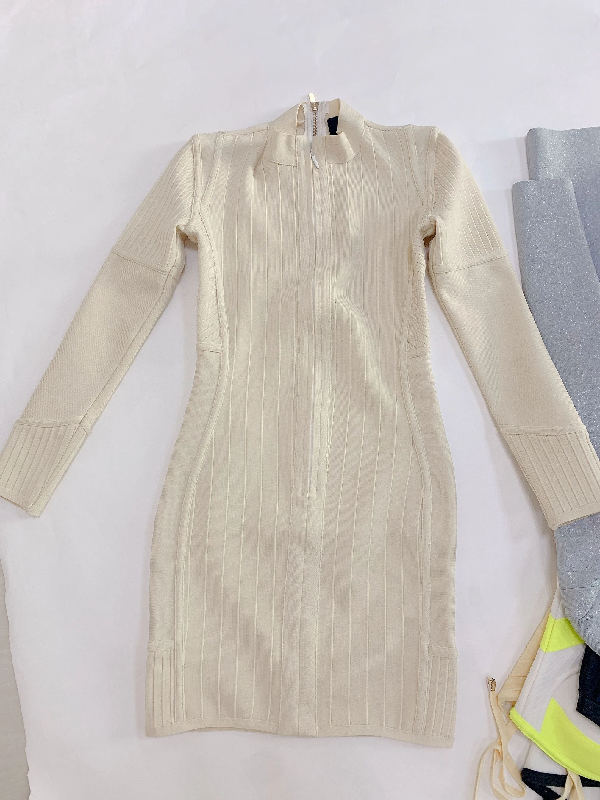 

Women Winter 2021 Sexy Long Sleeve V Neck Zipper Beige Bodycon Bandage Dress Designer Fashion Evening Party Club Dress Vestido