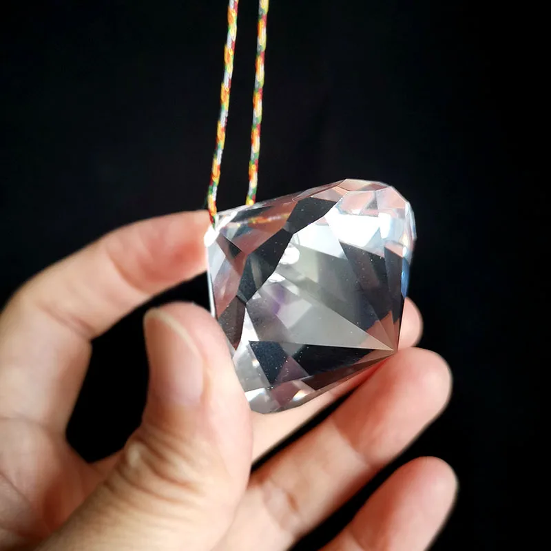 Хрустальная подвесная люстра с подвеской в виде призмы ограненный шар