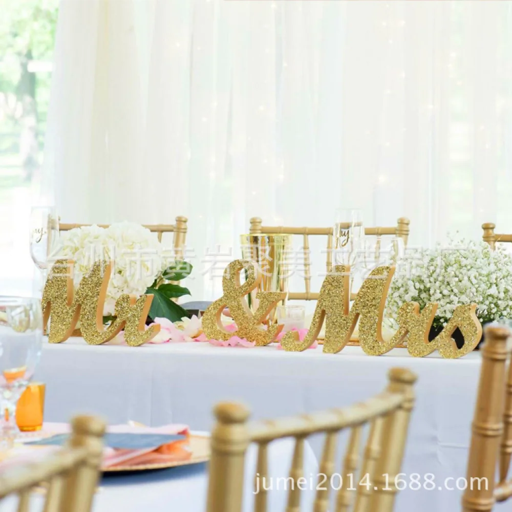 

& MRS Wooden Letters Wedding Decoration Wedding Present (Gold glitter powder)