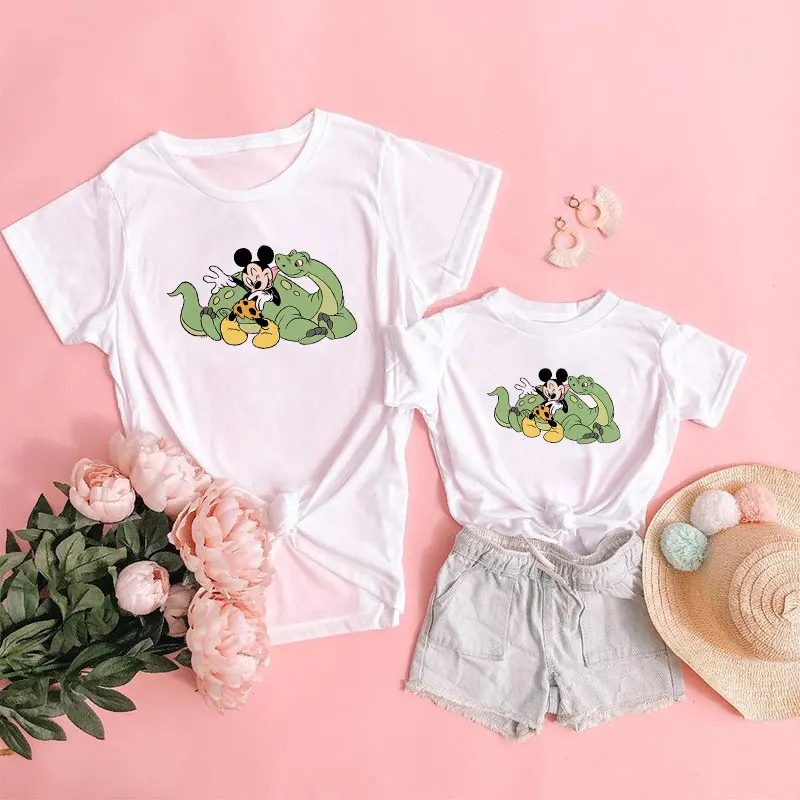 

Disney Mickey Mouse Family Look T-Shirts Mother Daughter Father Son Kids White Tee Fashion Famiy Matching Short Sleeve Baby Tops