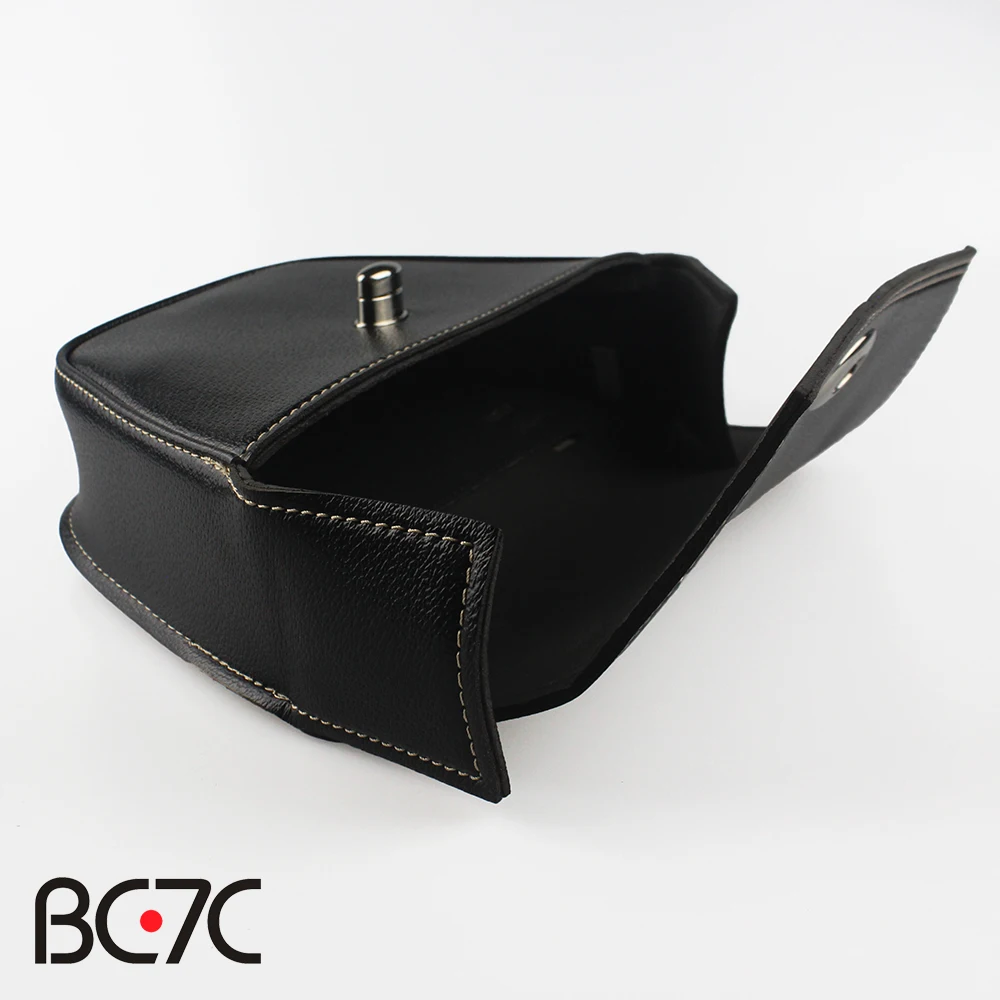 Мотоциклетная черная подседельная сумка с креплением на болтах универсальная