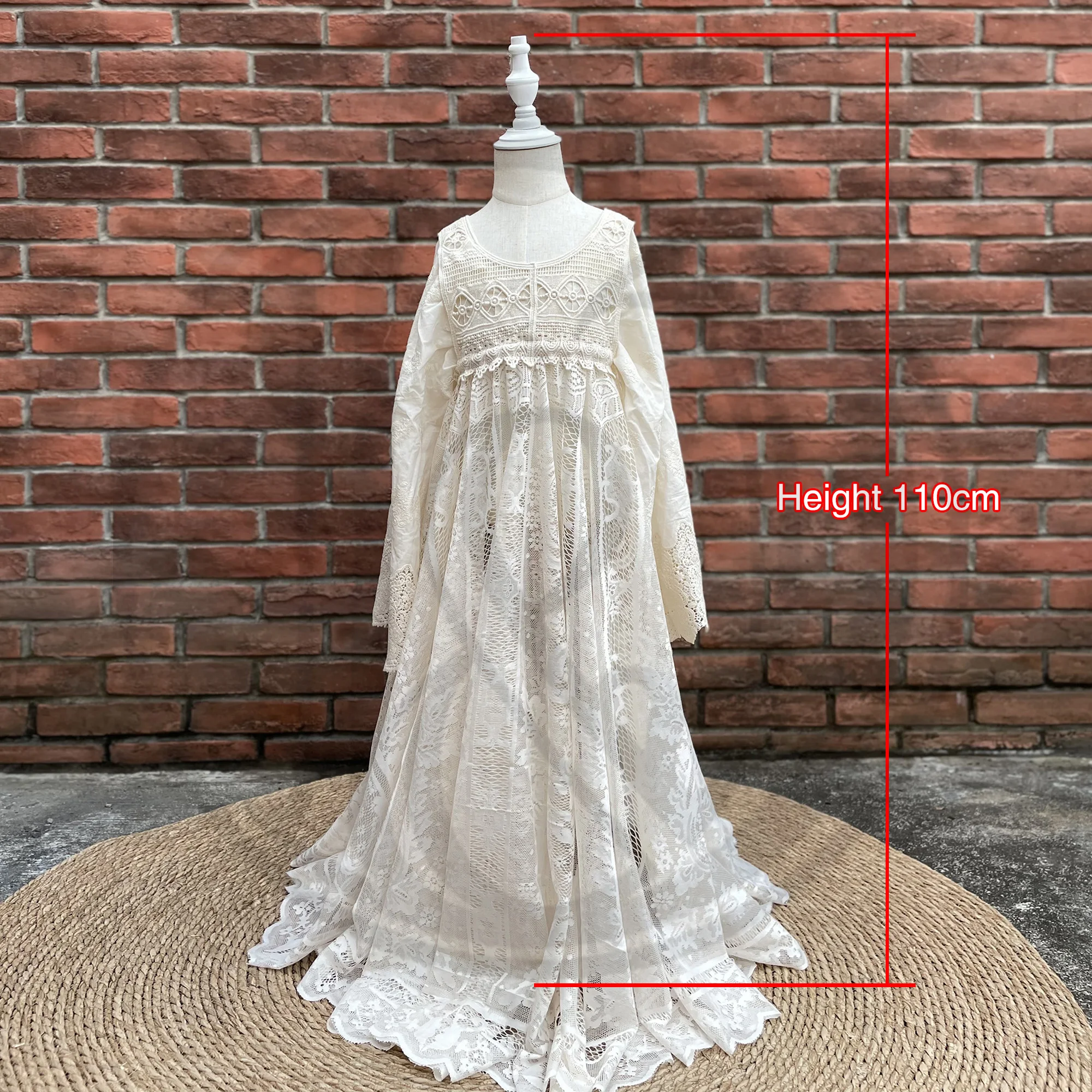 Рисунок 2 - Бежевые кружевные платья Don & Judy для фотосессии