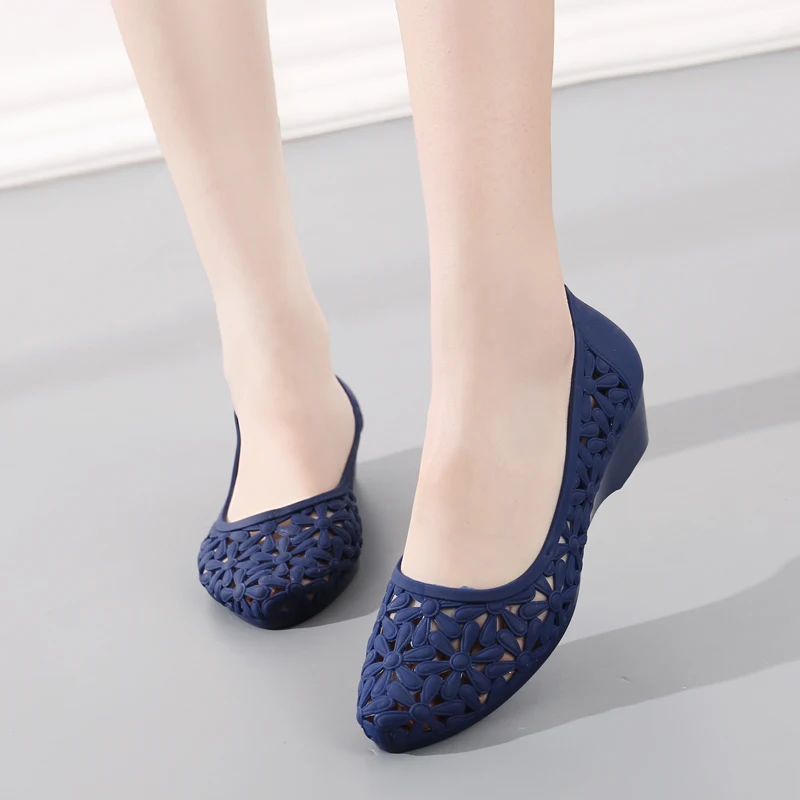 

2021 summer new Korean hollow flower hole shoes waterproof soft plastic beach sandals soft bottom jelly shoes