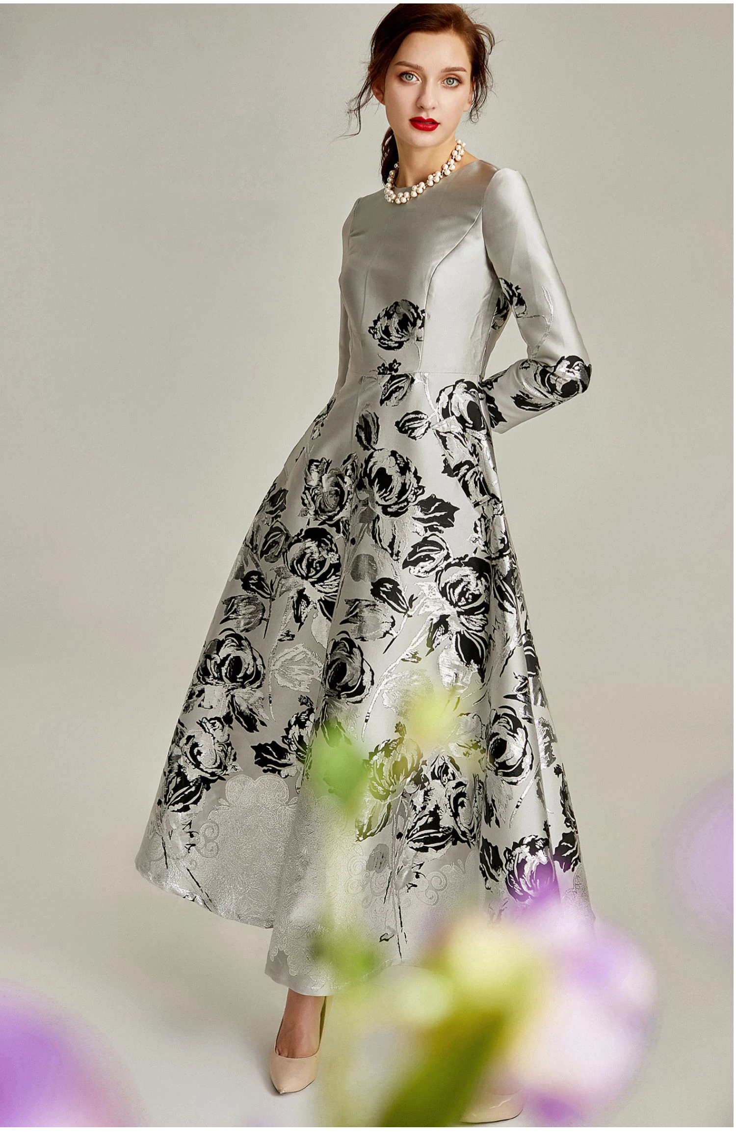 Женское жаккардовое платье с длинным рукавом круглым вырезом и цветочным