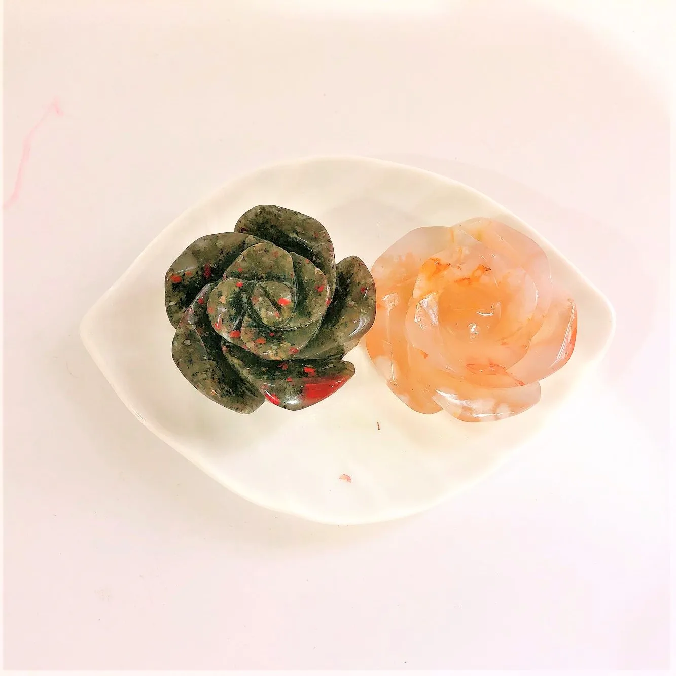 

1 шт. высокое качество хорошая полировка милый маленький цветок в форме крови камень для украшения LML