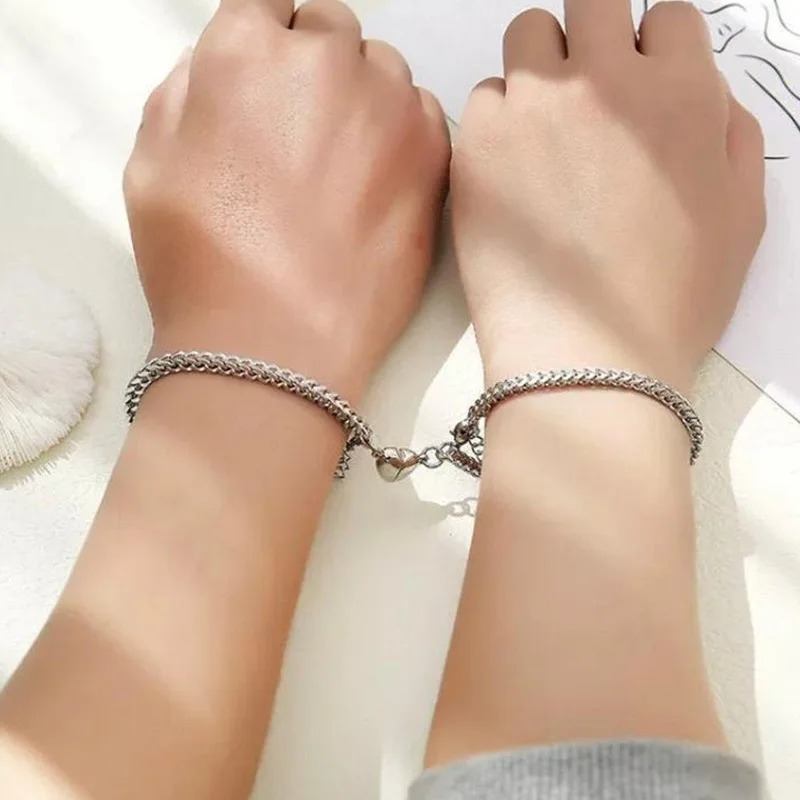 

2pcs couple titanium steel love bracelet female non-fading ins simple niche design sense of attraction magnet bracelet