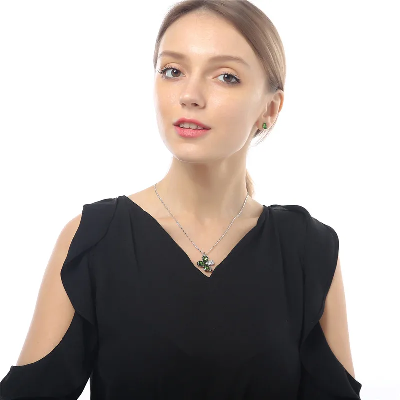 Женский ювелирный комплект из колье и серёжек с эмалью