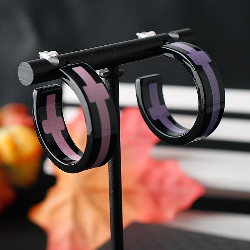 

Anime New Tokyo Avengers Black Pink Earrings for Female Fashion Exquisite Souvenir Jewelry Holiday Accessories Girl Gift