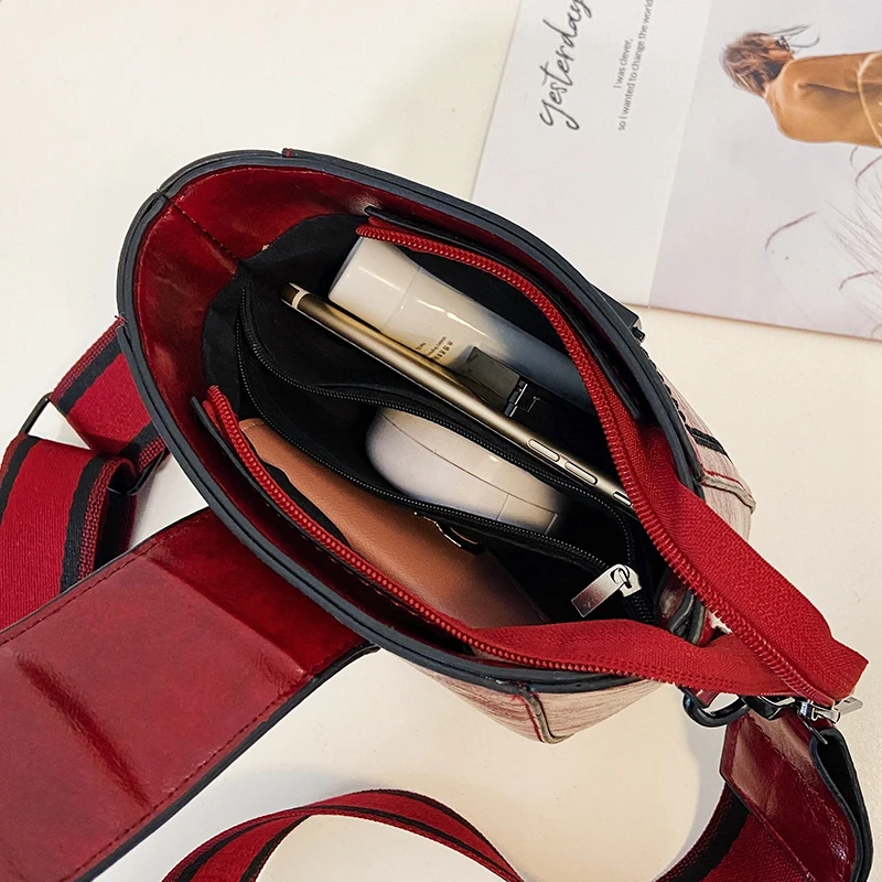 

Women's Wide Strap Crossbody Bag Luxury Branded Lock Handbag Lady Messenger Bags High End Pu Leather Shoulder Bag Bolsa Feminina