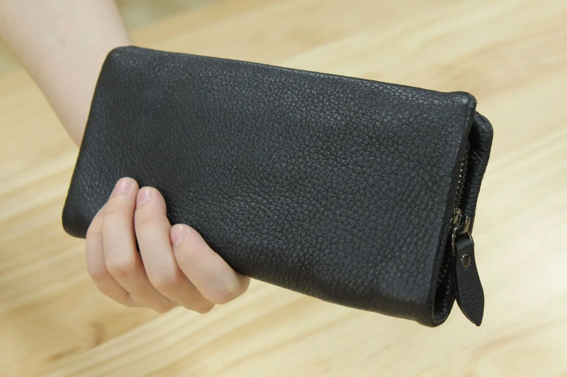 

Leather zipper long wallet