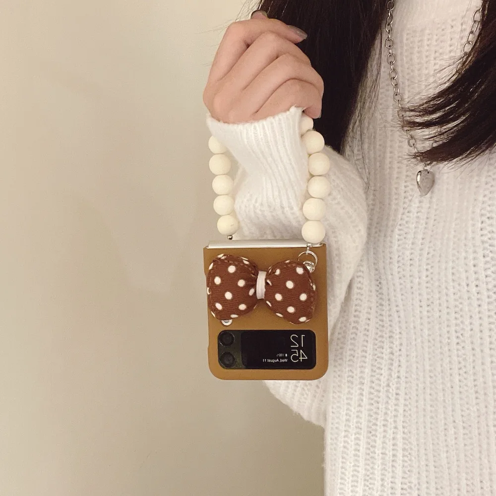 DIY Cute Dots Bow Beads Bracelet Phone Case For Samsung Galaxy Z Flip 3 Flip3 5G Retro Fashion Portable Hand Chain Folding Case