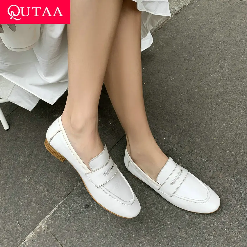

QUTAA/2021 г. Весенне-осенние простые женские туфли-лодочки с закругленным носком женская обувь из натуральной кожи на квадратном каблуке без шн...