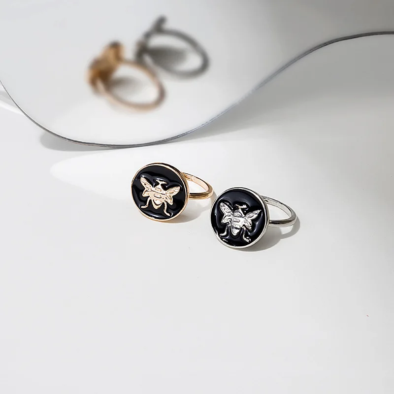 Женское кольцо с маргариткой и бабочкой черное в готическом стиле | Украшения