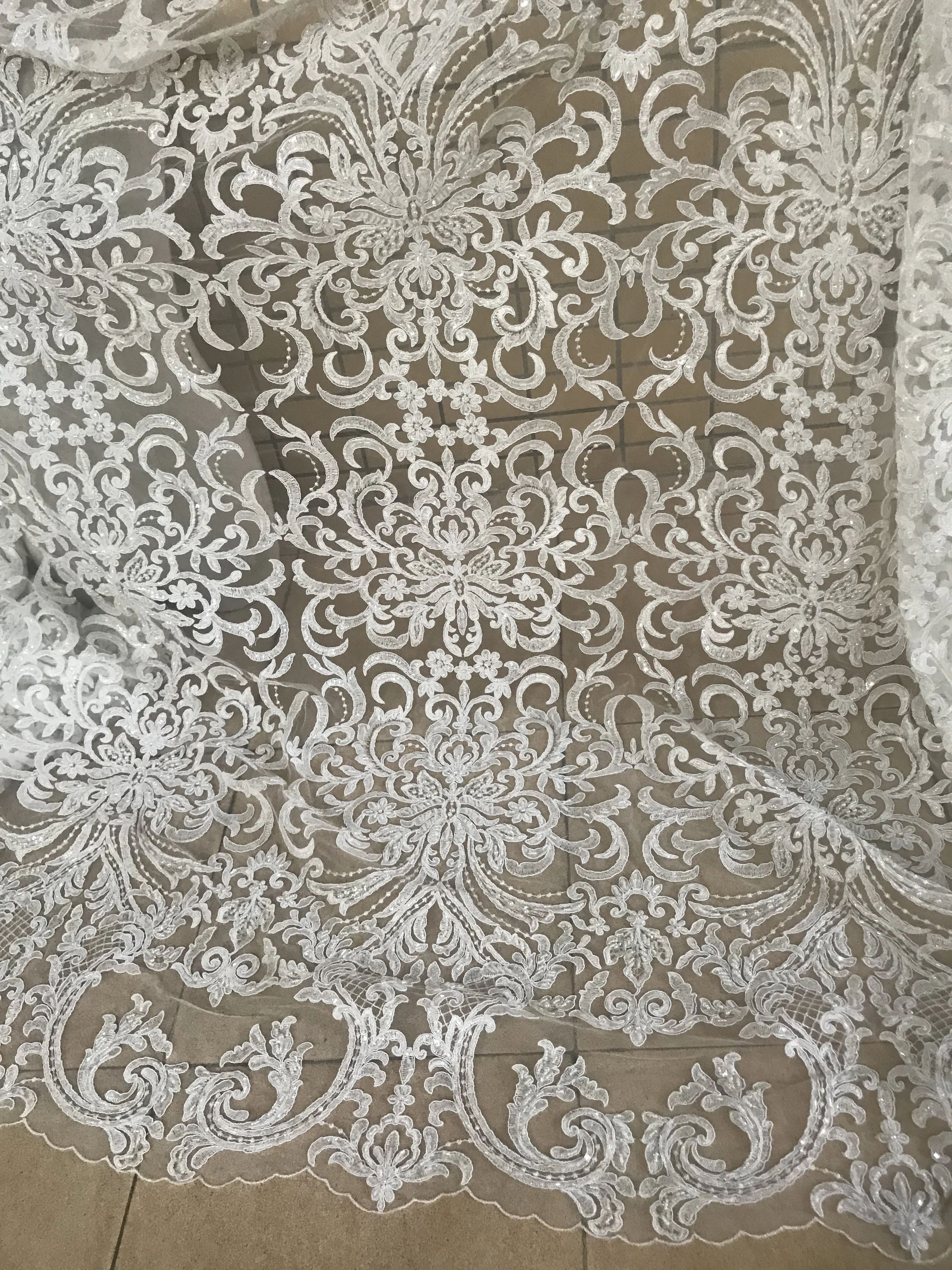 

Лучшее качество ZH-988811 африканская Тюлевая сетчатая кружевная ткань для свадебного платья Удобная французская кружевная ткань с бусинами