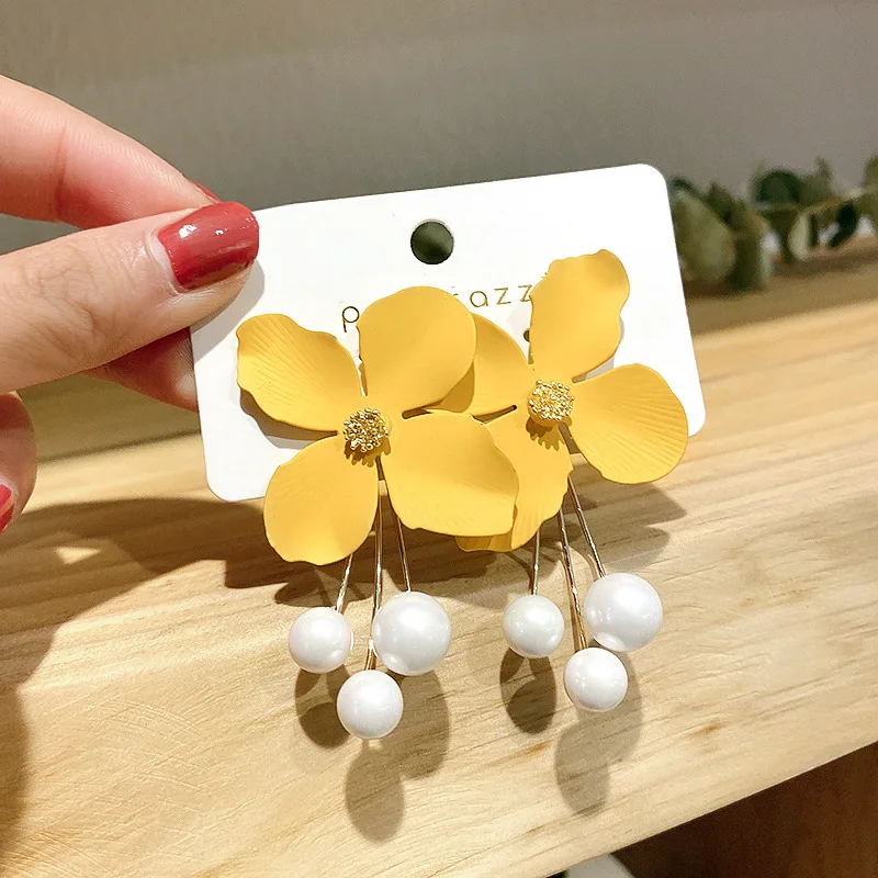 

2020 New Design Elegant Flower Simulated-pearl Earrings Fashion Jewelry Summer Yellow Beach Party Long Drop Earring for Women