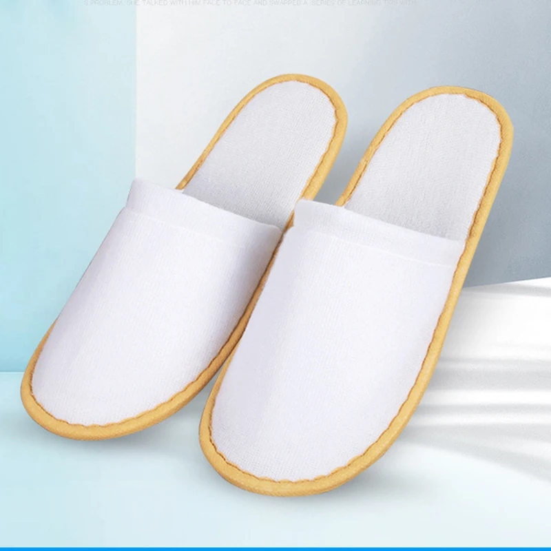 Одноразовые вечерние тапочки хорошего качества из белого флиса для отеля и всей