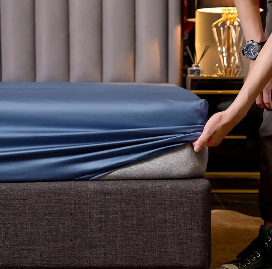 Голубое покрывало для матраса с резиновой лентой однотонное кровати мягкое