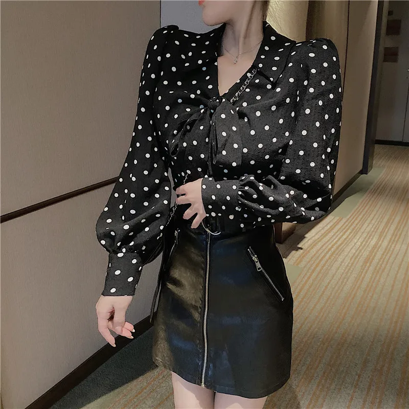 

KUSAHIKI Korean Dot Women Blouses Bow Tie Fashion Elegant Slim Shirt 2021 Spring New Puff Sleeve Blouse Femme 6F666