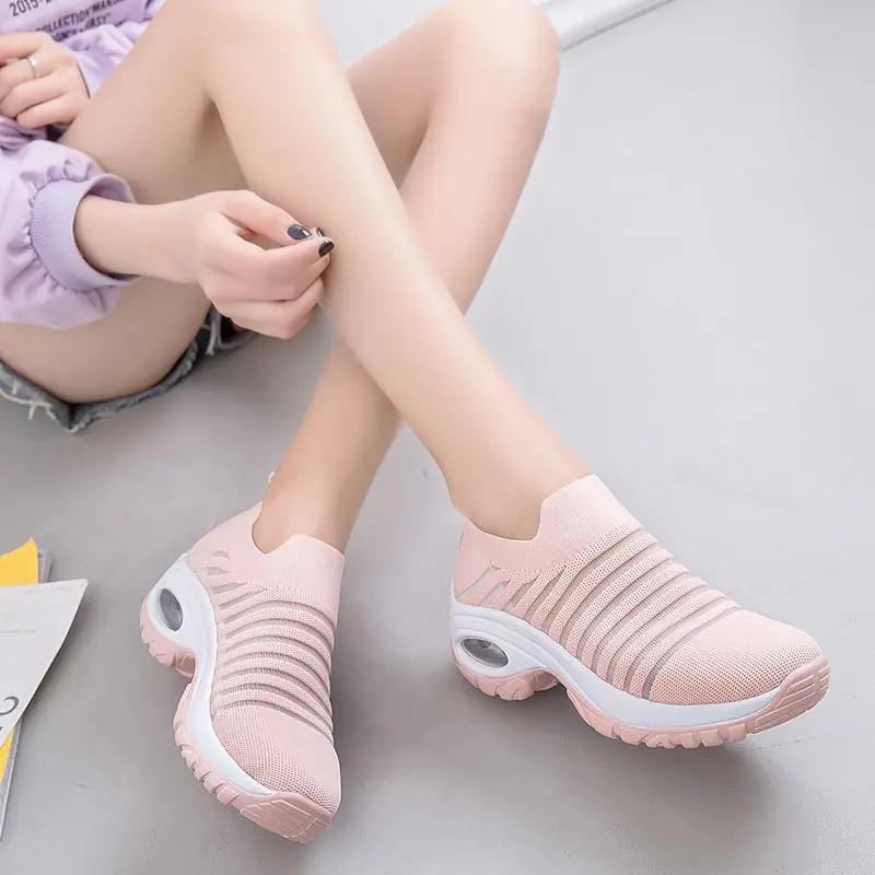 Женские кроссовки без шнуровки однотонные повседневные на вулканизированной