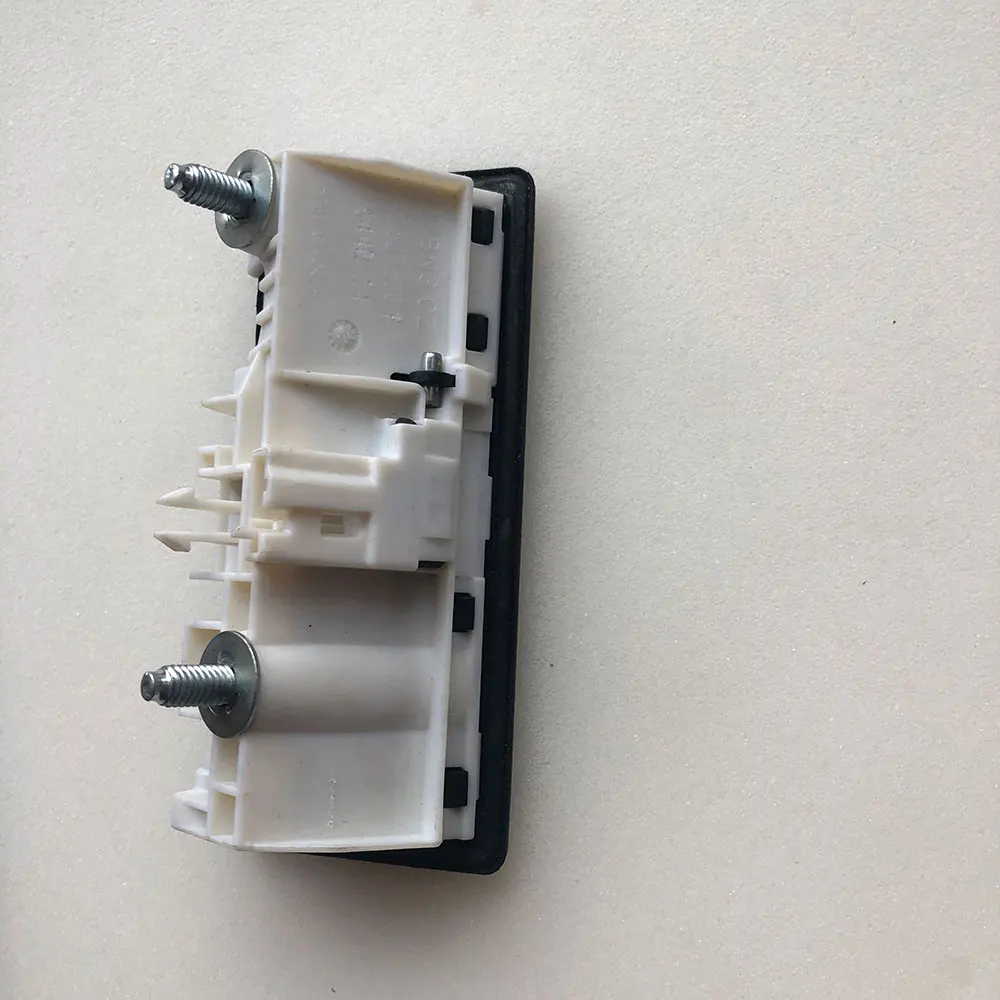 Застежка на ручку багажника оригинальные аксессуары для VW Passat OE:5N0827566 5N0 827 566