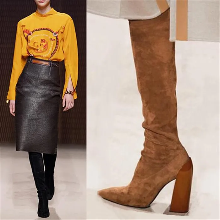 Женские замшевые сапоги до колена на толстом каблуке с острым носком | Обувь