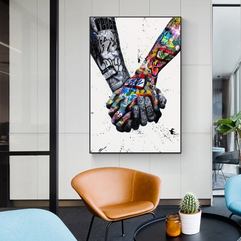 Уличная живопись граффити на холсте "Любовные руки" - постеры и печати для стен, вдохновляющие произведения искусства для декора гостиной.