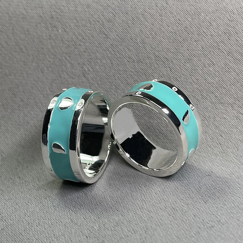 

Женское кольцо из серебра 925 пробы