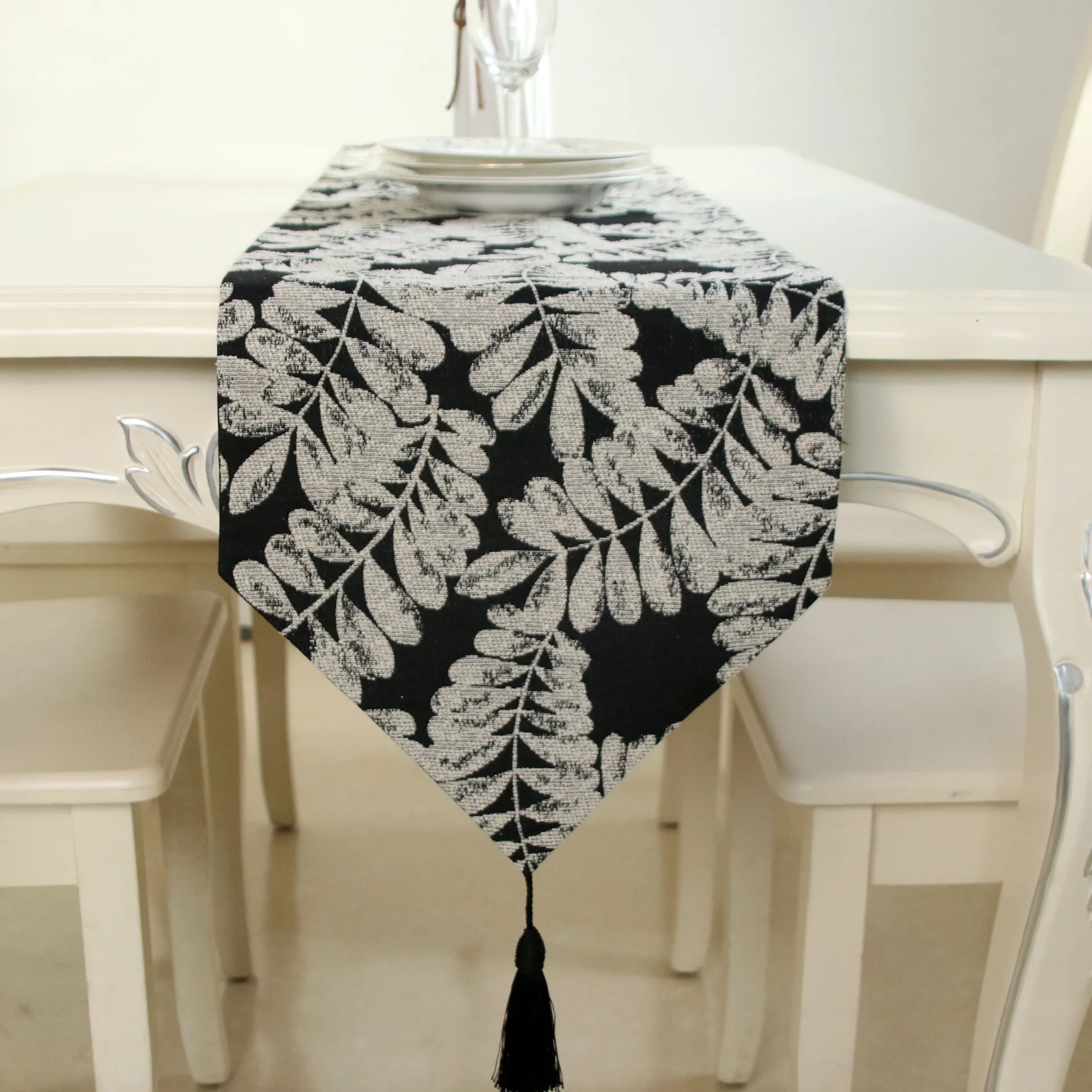 

Table runner snowflake jacquard table runner TV coffee table shoe cabinet cover cloth table runner