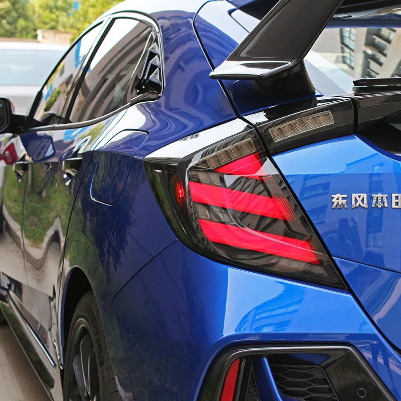 Наклейка из АБС-пластика на заднюю четверть окна боковые жалюзи черное