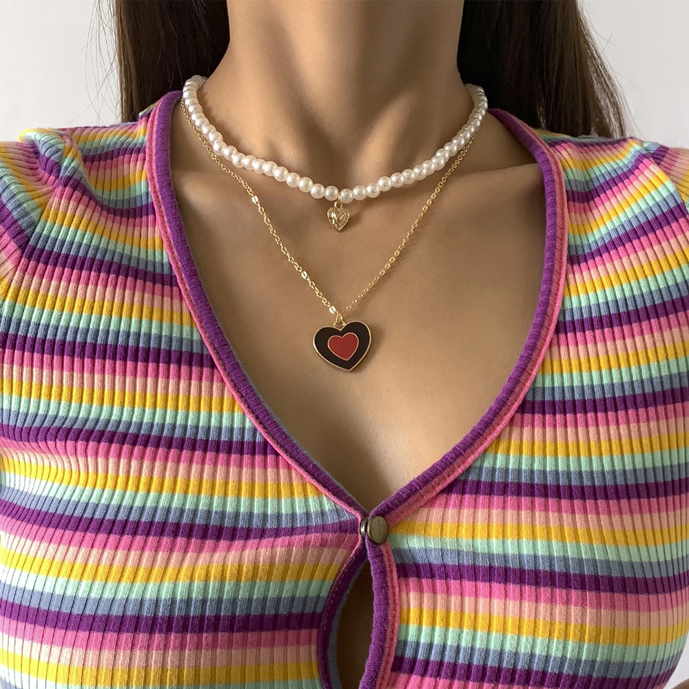 

Lacteo Bohemian Colorful Love Heart Carved Coin Pendant Necklace 2021 Fashion Y2K Imitation Pearls Clavicle Chain Necklace