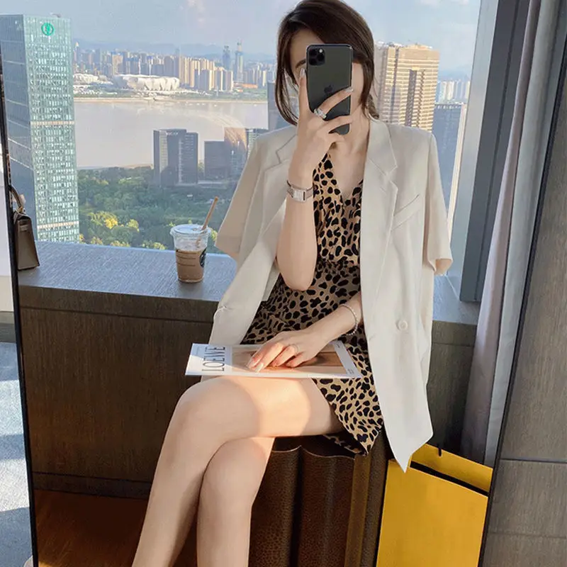 

Advanced V-neck short sleeve leopard print dress design niche 2021 summer light mature temperament slim skirt trend