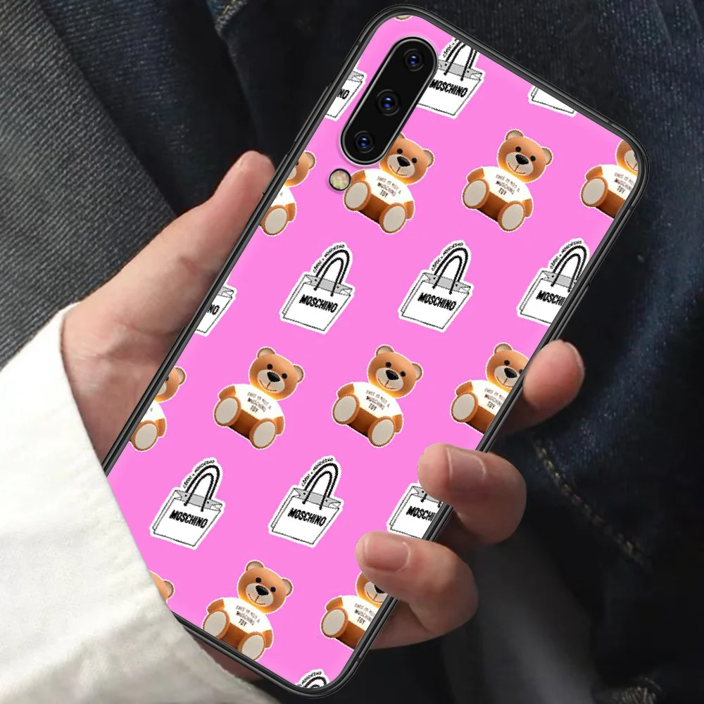 

Italy Brand Bear Cute Phone Case For Samsung Galaxy A10 A20 A30 E A40 A50 A51 A70 A71 A J 5 6 7 8 2016 2017 2018 black Hoesjes