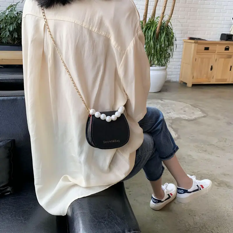 

2021 New Spring and Summer Korean Version of The Wild Pearl Messenger Bag Shoulder Chain Saddle Bag Mini Bag